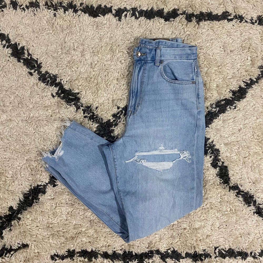 American Eagle light wash faux distressed Curvy Mom Jeans 6R